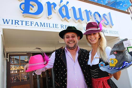 tolle Damenhüte in diversen Farben passend zu jedem Dirndl (©Foto: Martin Schmitz)